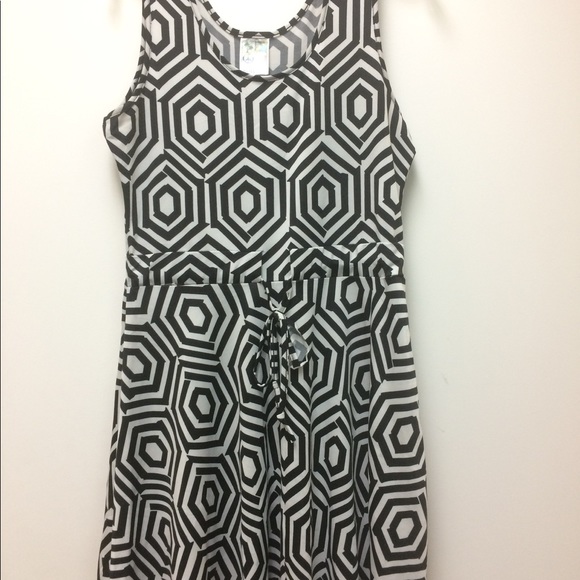 Black and white dress - Picture 1 of 2